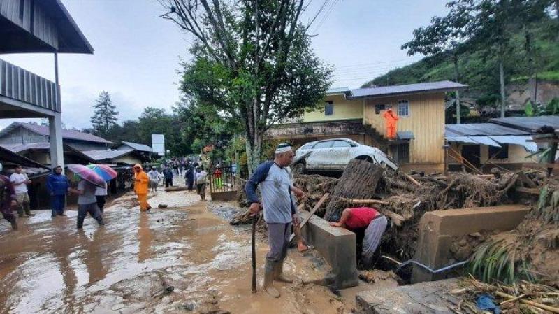 Banjir Bandang di Kampung Paya Tumpai Baru Sejumlah Warga Diungsikan, Ruas Jalan Bireuen-Takengon Ditutup Sementara