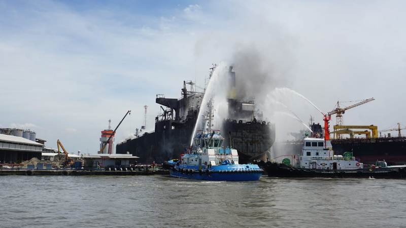 Kapal Tanker MT Jag Leela MT di BelawanTerbakar-Korban 22 Orang 1 Orang Dikabarkan Meninggal