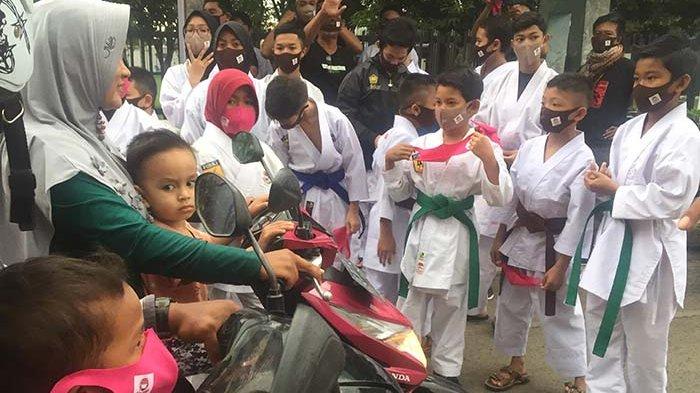 Uang Celengan Dibeli APD Covid-19, Karateka Cilik di Lhokseumawe Bagikan 1.000 Masker Gratis