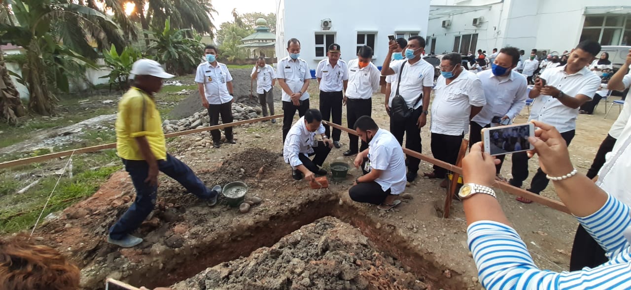 ASN Disdukcapil Berpartisipasi Bangun Musholla