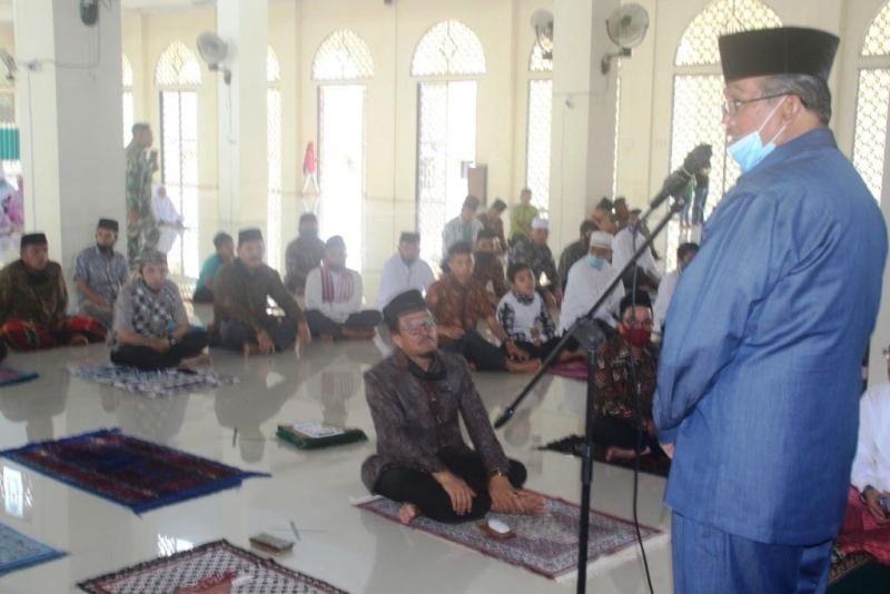 Bupati Solok Gusmal Sholat Gerhana Matahari