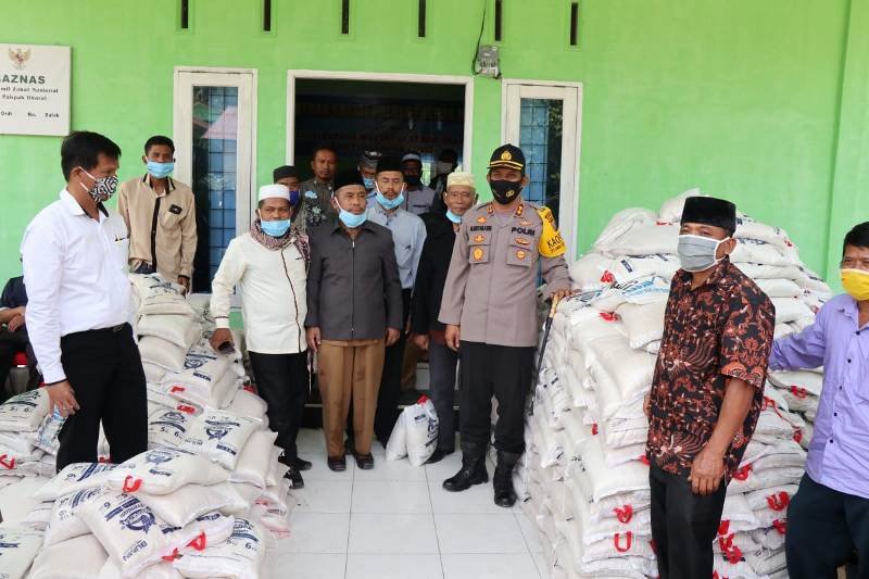 Polres Pakpak Bharat Donasikan Bantuan 4 Ton Beras