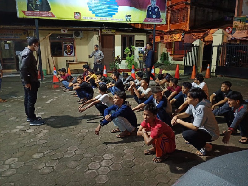 Razia Gabungan Polsek Deli Tua Amankan Puluhan Genk Motor