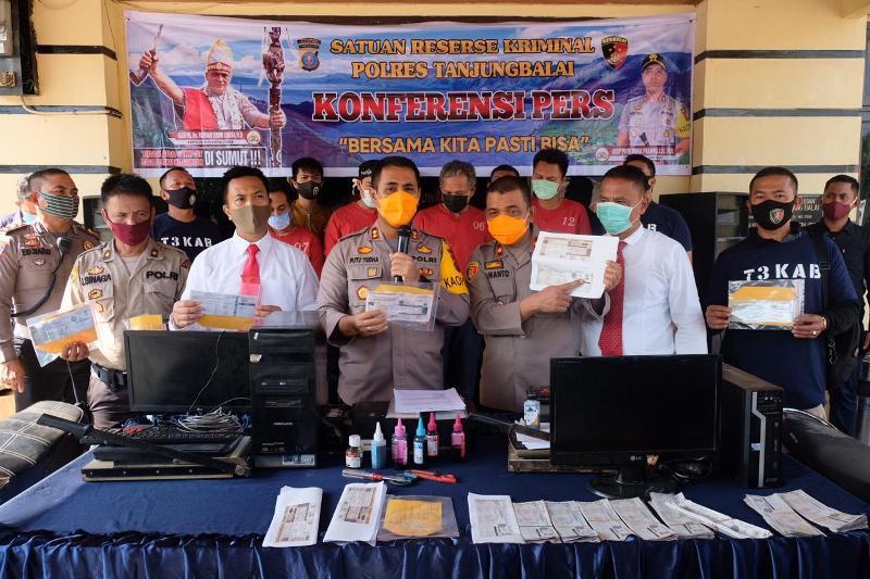 Polres Tanjungbalai Paparkan Pengungkapan Sindikat STNK Palsu