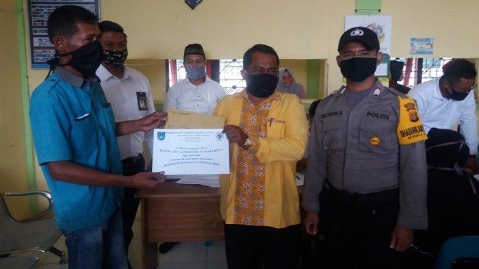 BLT DD Tahap Pertama di Kuala Langsa Barat Disalurkan, 197 Warga Gampong Terima Bantuan