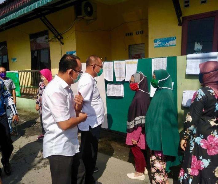Plt Wali Kota Medan Pantau Langsung Penyaluran Bansos Tahap II di Medan Tembung