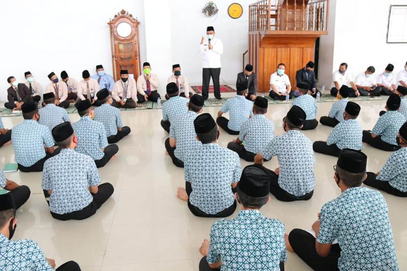 Akhyar Nasution Sosialisasikan Perwal AKB di Pesantren Ar – Raudlatul Hasanah