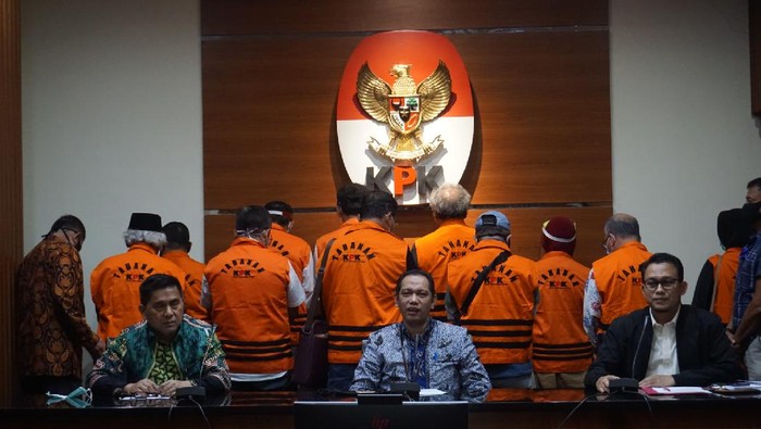 KPK Tahan 11 Mantan DPRDSU, 3 Mangkir