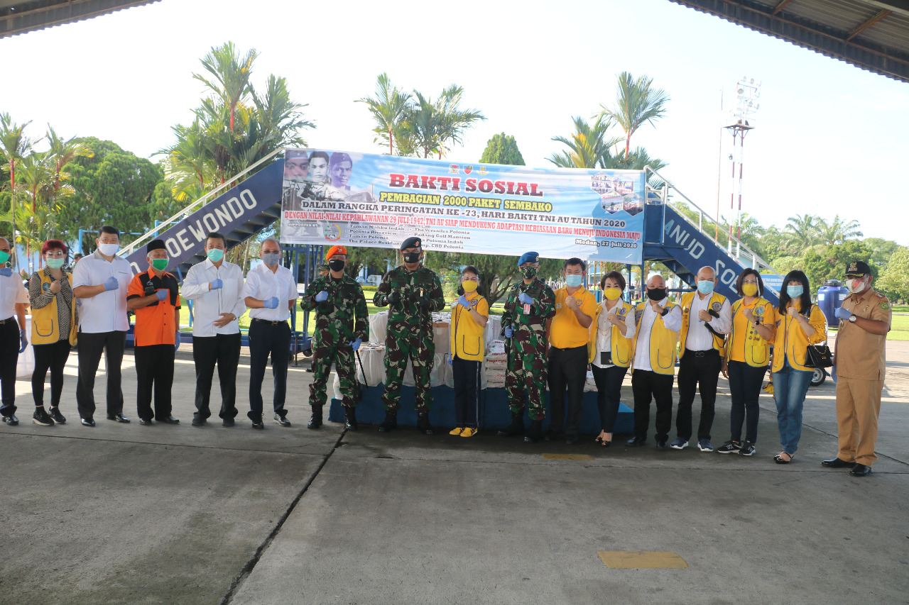 TNI AU di Medan Bagikan 2000 Sembako dan Pemeriksaan Kesehatan Gratis