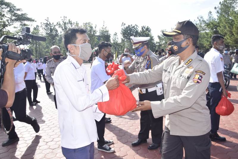 Baksos Alumni Akpol 1991 Bhara Dhaksa Polda Sumut, 1.000 Paket Sembako Dibaikan Kepada yang Berhak