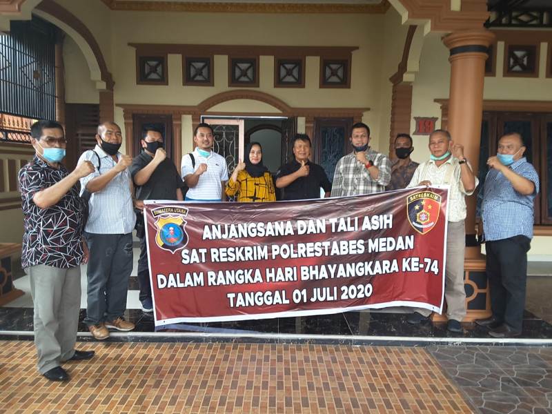 Keluarga Besar Satreskrim Polrestabes Medan Anjangsana ke Rumah Purnawirawan Polri, 3 Mantan Tekab Satreskrim Polrestabes Mendapat Kejutan di HUT Bhayangkara ke 74 Tahun 2020