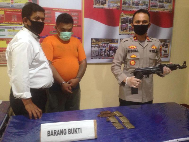 Polsek Medan Barat Ringkus Seorang Residivis Pemilik Senpi AK-47, 1 Magazen dan 74 Butir Peluru serta 2 Selongsong Diamankan