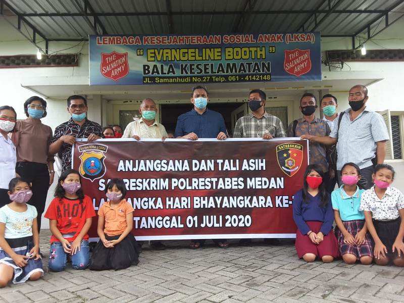 Sambut HUT Bhayangkara ke 74, Satreskrim Polrestabes Medan Bakti Sosial di Panti Asuhan