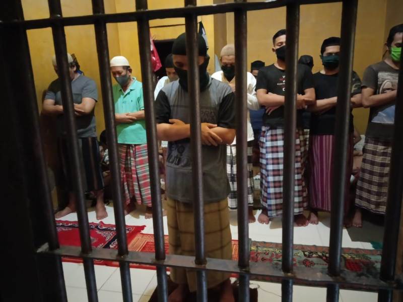 Sat Tahti Polresta Deli Serdang Bebaskan Waktu Beribadah Para Tahanan