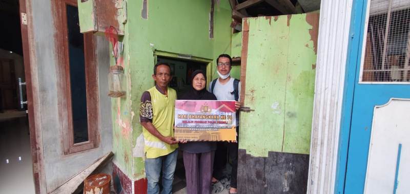 Jelang Hari Bhayangkara ke-74, Kabaharkam Polri Bedah Rumah Pasutri Warga Kurang Mampu