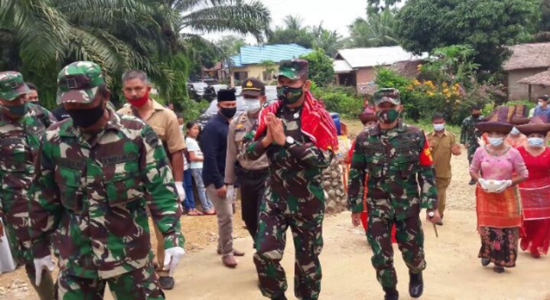 Kapendam I/BB : Kehadiran Tim Wasev Mabesad Beri Semangat Anggota Satgas TMMD ke 108 dan Masyarakat