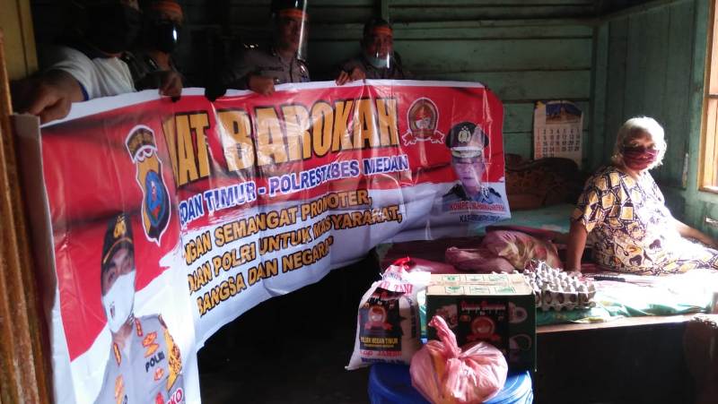 Jum’at Barokah” Polsek Medan Timur, Santuni Ibu Rumenta Br Hutapea Warga Terdampak Covid-19