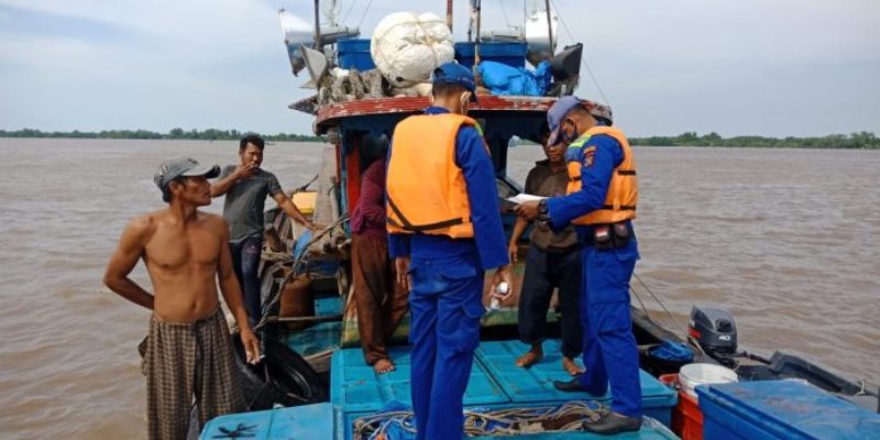 Sat Pol Air Polres Tanjungbalai Patroli Perairan dan Sosialisasi New Normal Kepada Nelayan