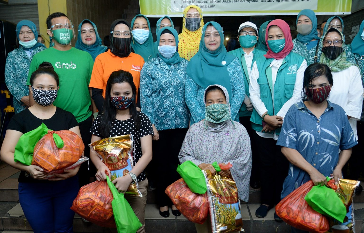 PKK Sumut Salurkan Bantuan Untuk Pedagang Pasar