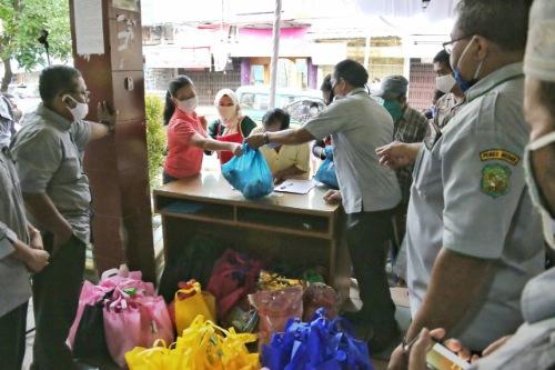 Plt Dirut PD Pasar Apresiasi Bantuan Sembako TP PKK Provinsi Sumut dan TP PKK Kota Medan