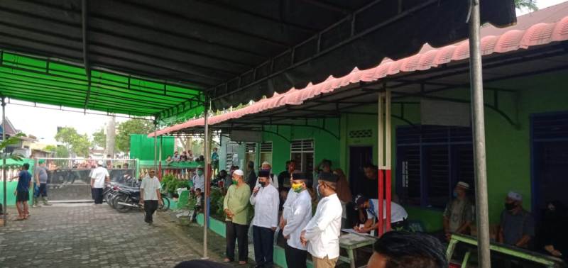 Akhyar Nasution dan Keluarga Kurban 1 Ekor Lembu di Masjid Al Ittihad