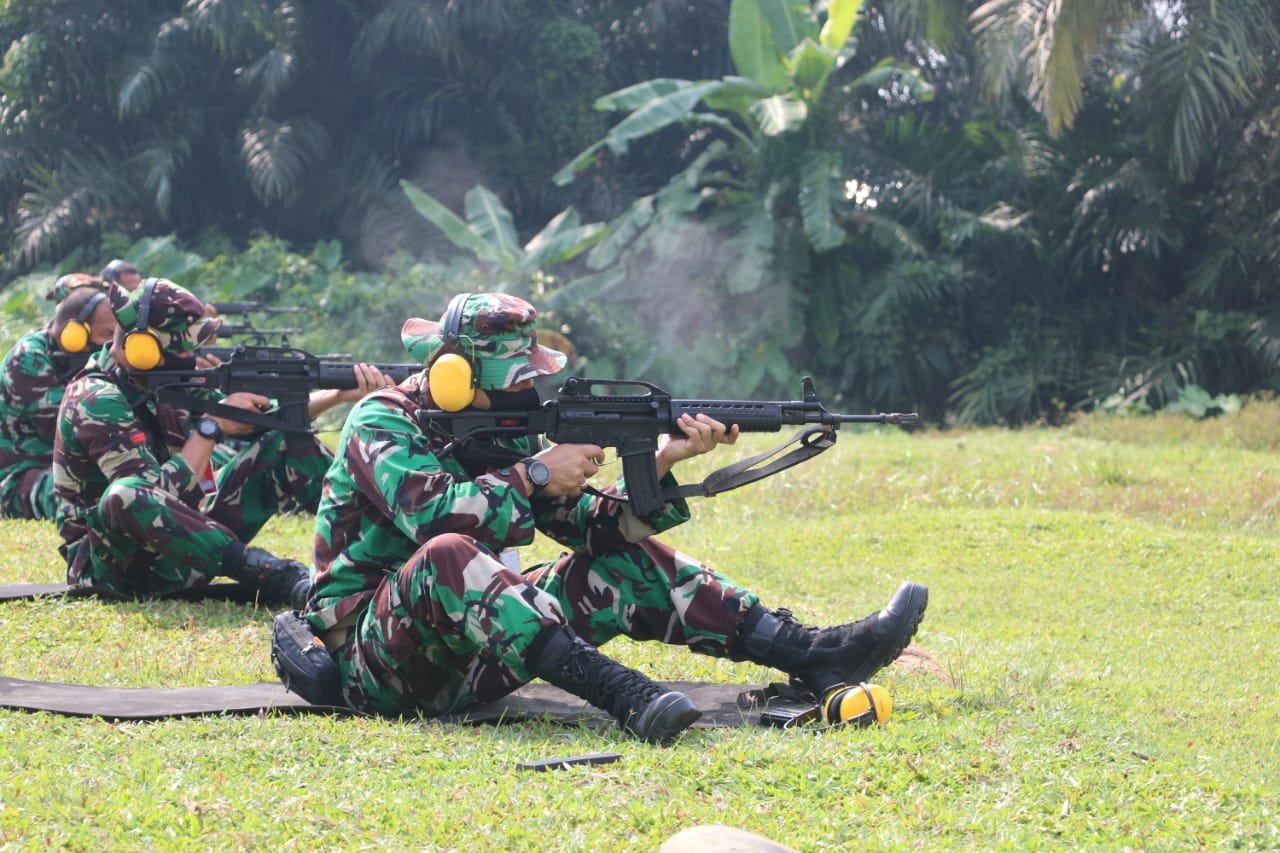 Asah Kemampuan, Personil Lanud Soewondo Latihan Menembak Laras Panjang