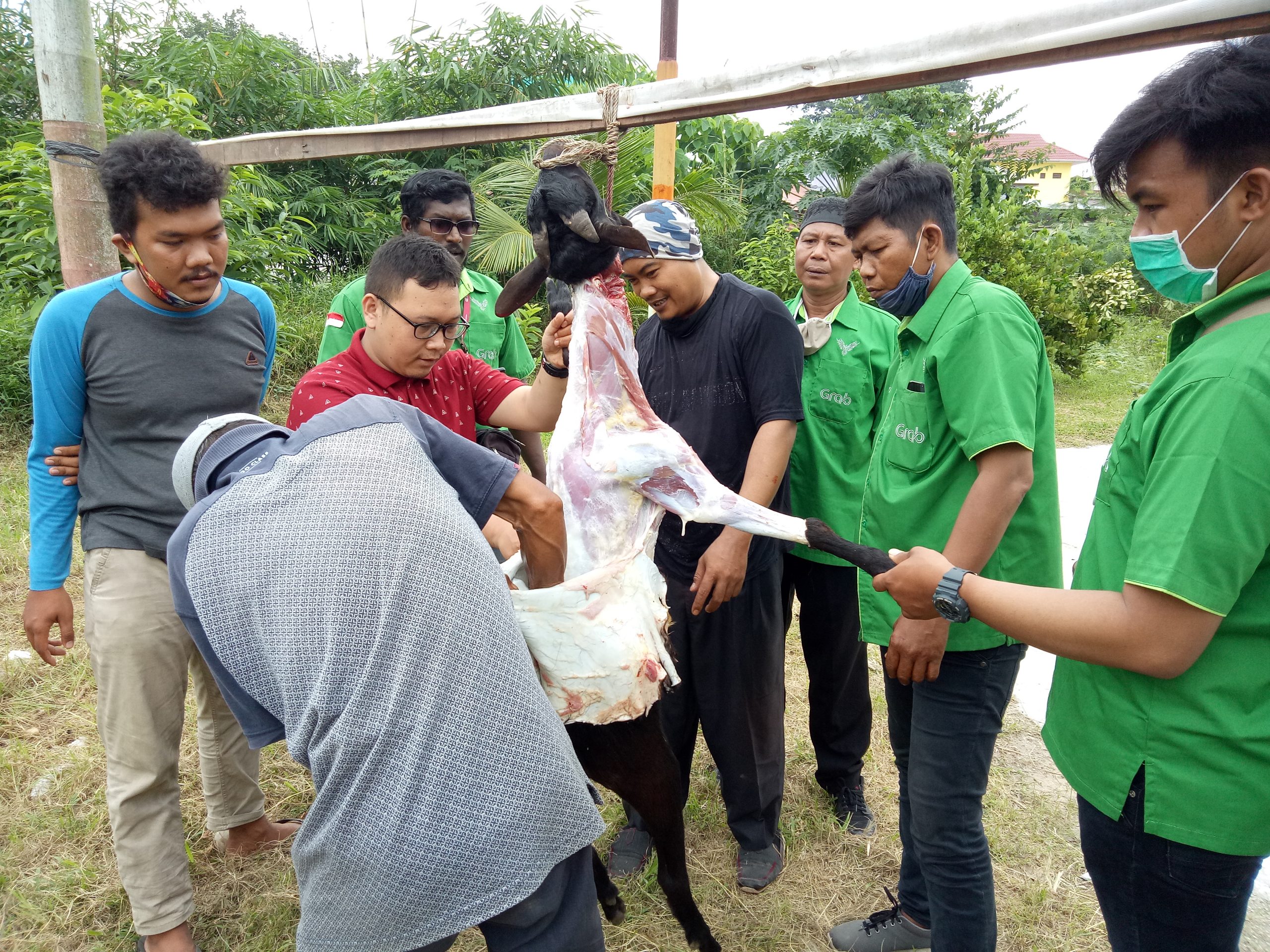 Komunitas GBCD Medan Sumbang Seekor Kambing ke Mesjid Al-Azhar