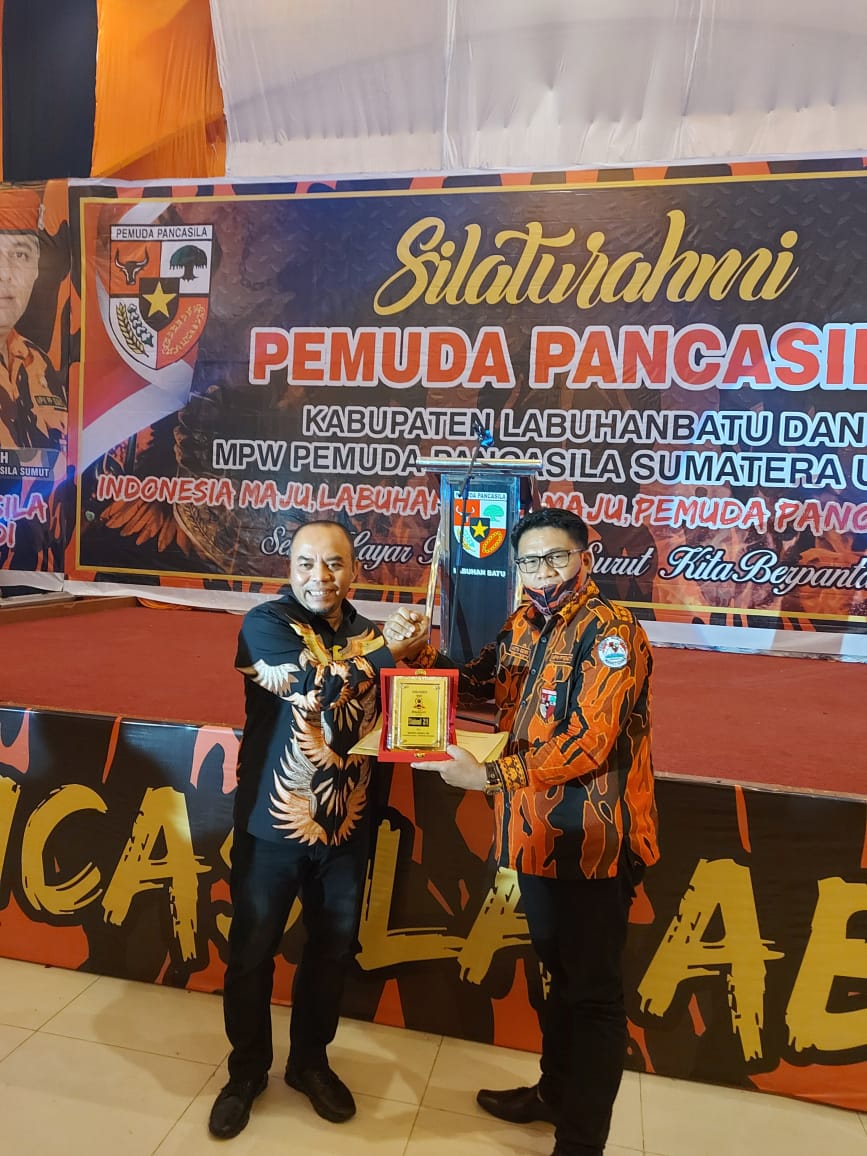 Harian SUMUT24 Berikan Penghargaan Kepada Bupati, Andi Suhaimi : Semoga Menjadi Motivasi Membangun Labuhanbatu Lebih Sejahtera