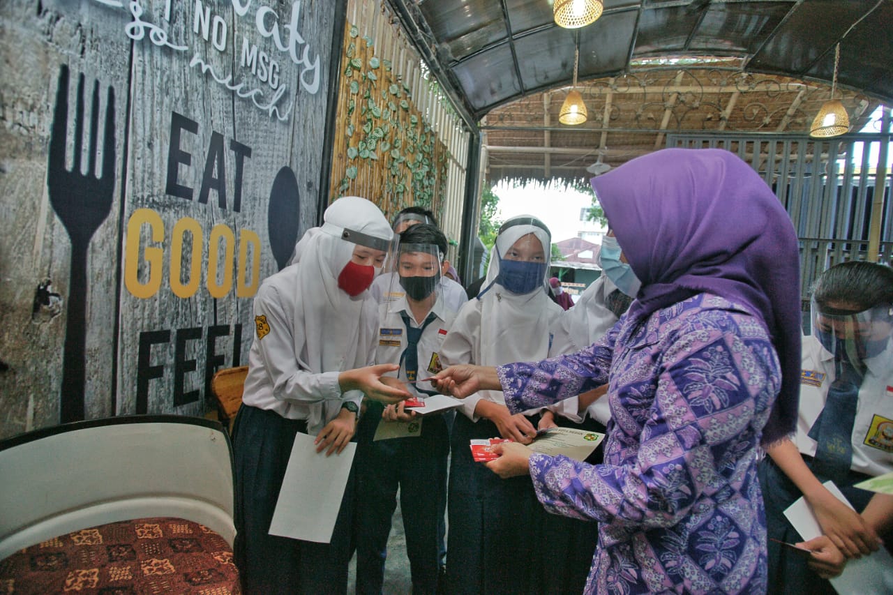 34 Siswa/i Agent Of PR Lingkungan Kota Medan Dilantik