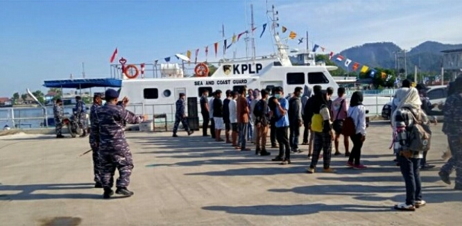 Danlanal Sibolga Lepas Peserta Kemah dan Bakti Lingkungan Komantab