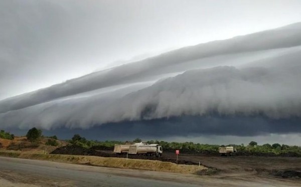 Awan Raksasa Selimuti Kota Meulaboh