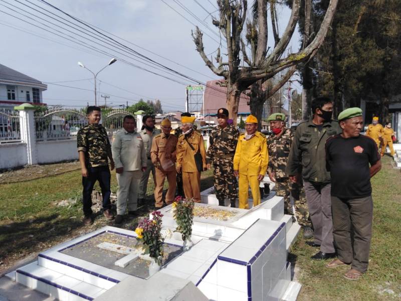 Rayakan 75 Tahun Kemerdekaan RI, LVRI & PPM Karo Bakti Sosial Tabur Bunga