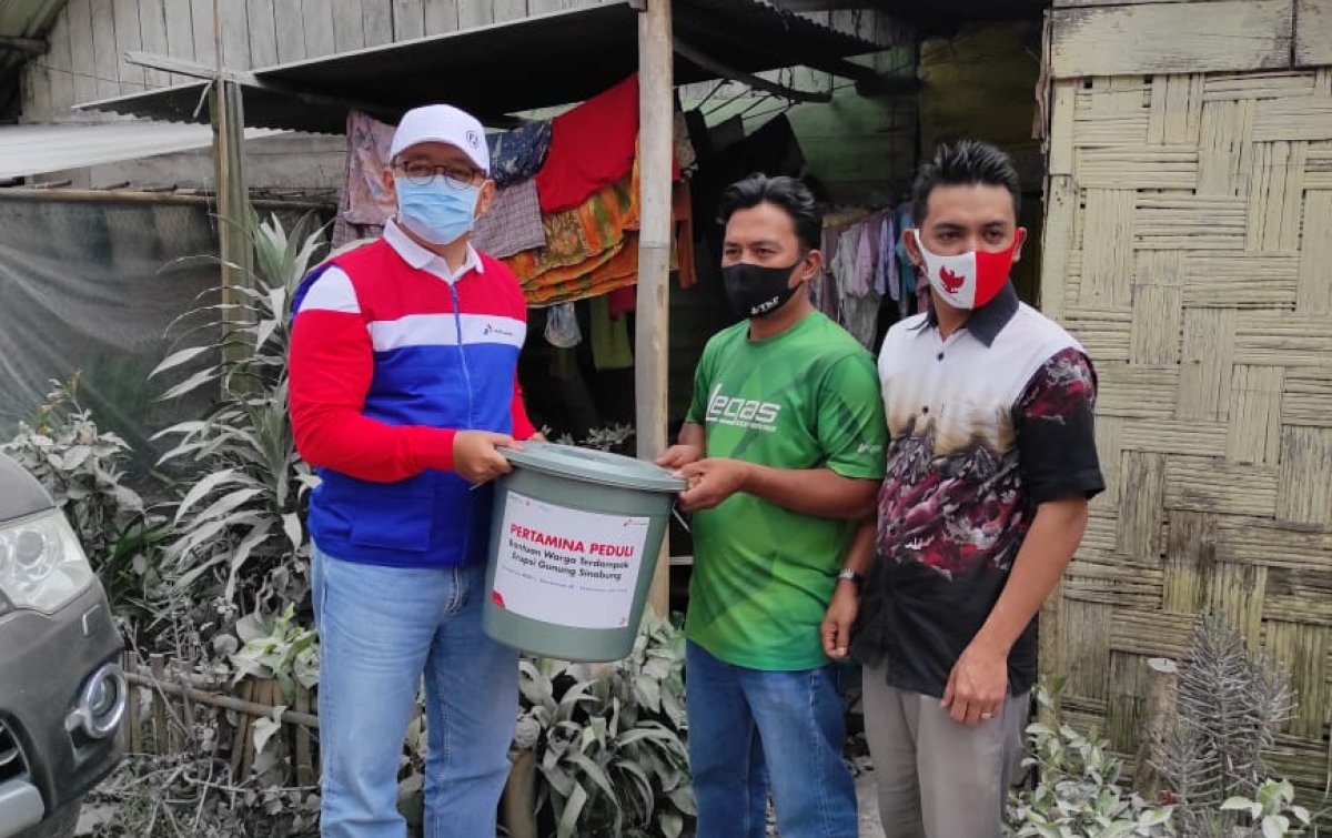 Pertamina Bantu Korban Erupsi Sinabung