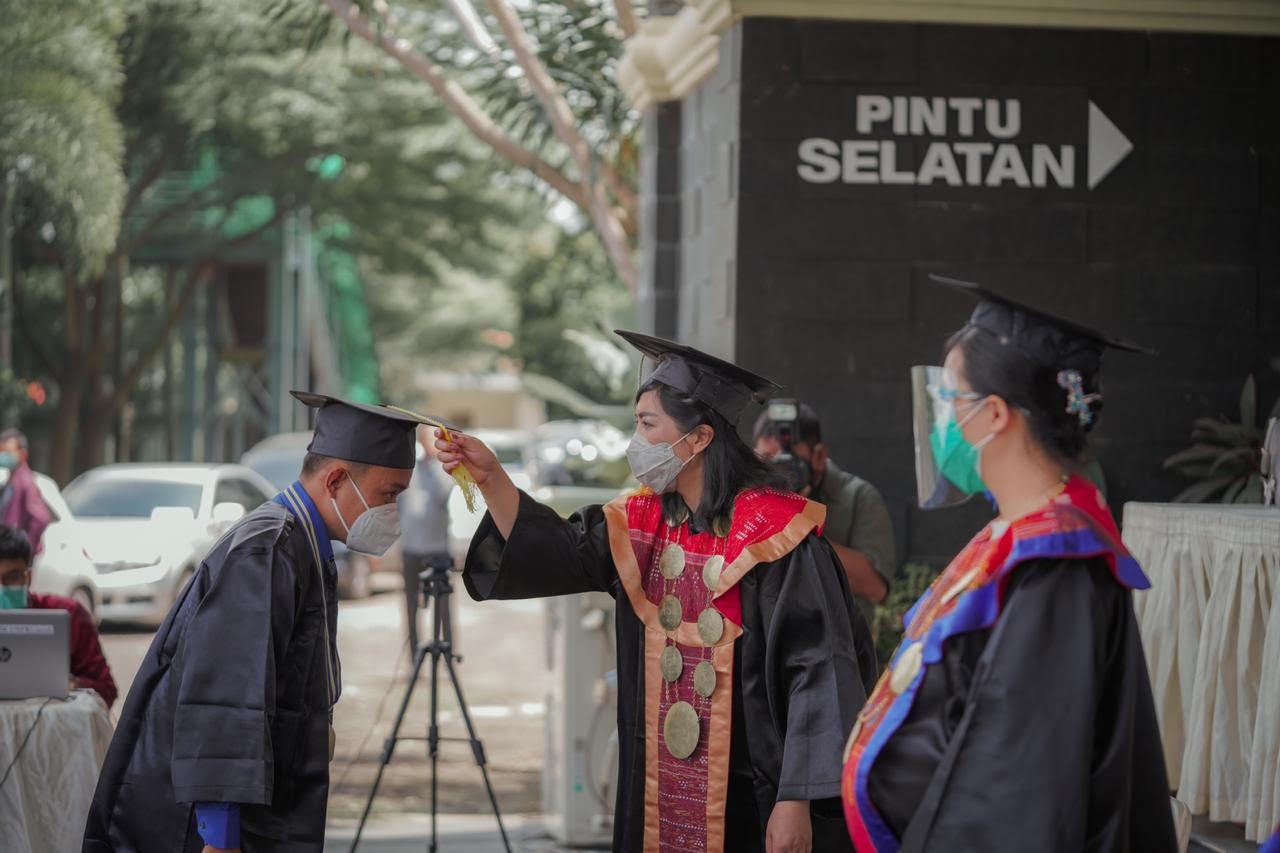Pertama di Sumut, Unpri Gelar Wisuda Sistem Drive Thru