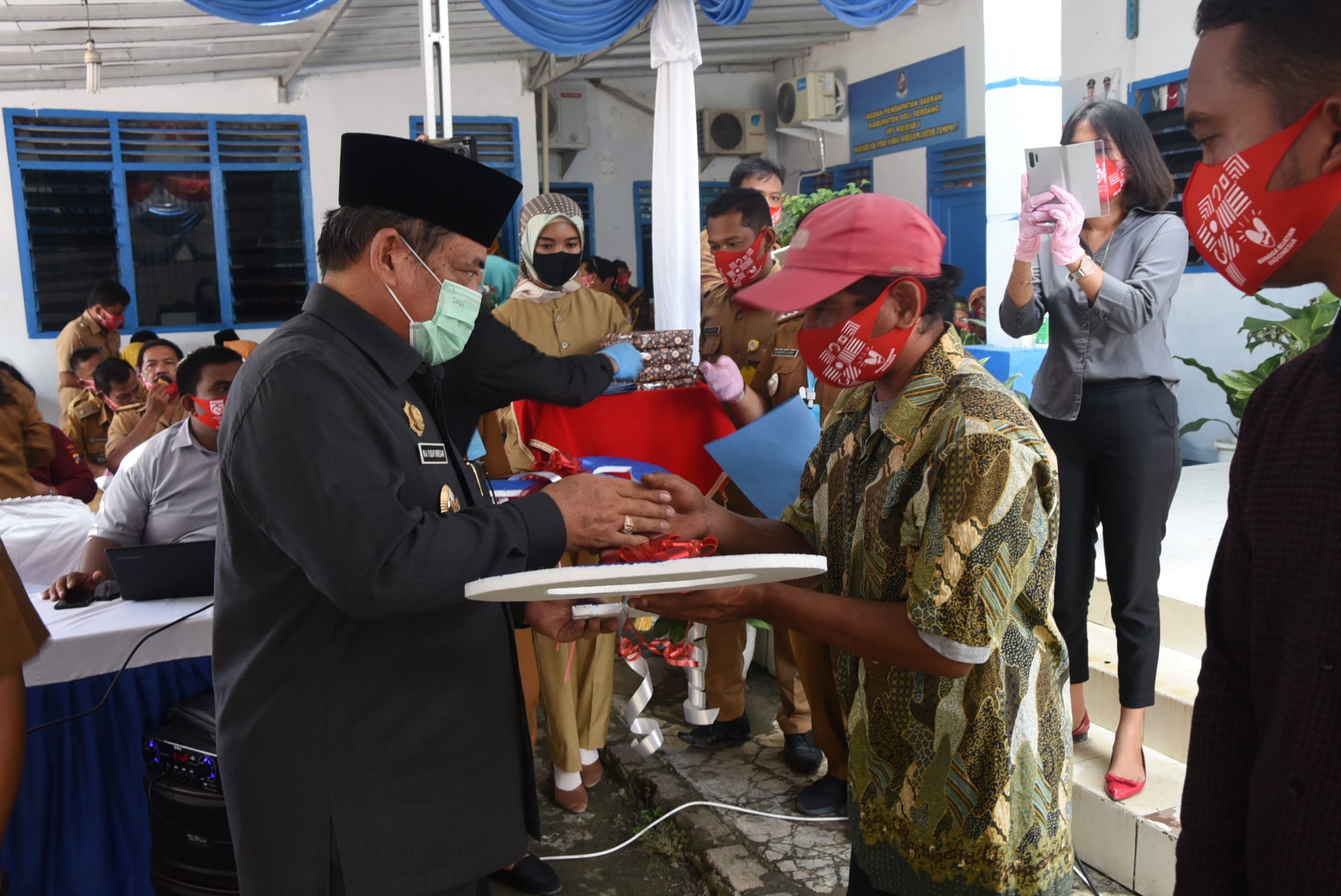 Wabup Deli Serdang serahkan Kunci Bedah Rumah layak Huni di Kecamatan Pancur Batu