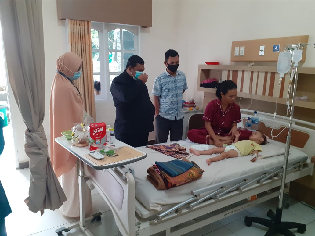 Dompet Dhuafa Waspada Bantu  Pengobatan Fathiyya (2) Penderita Anemia