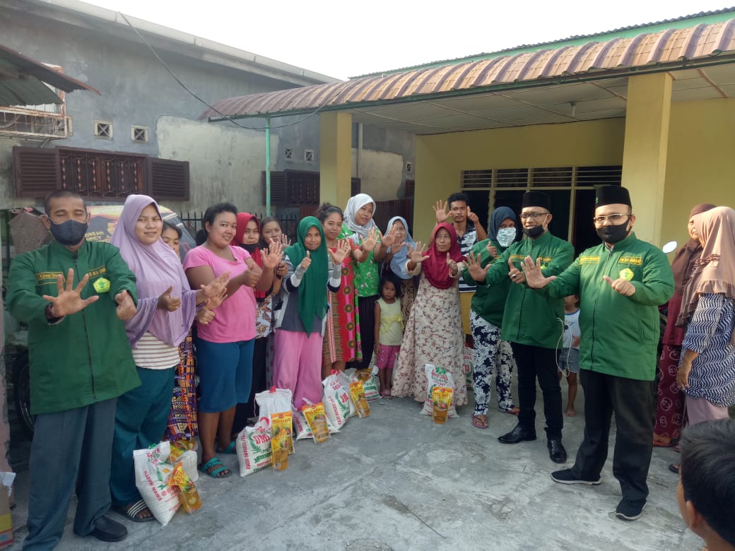 PB IKA UMN Alwashliyah Pelantikan dan Bakti Sosial