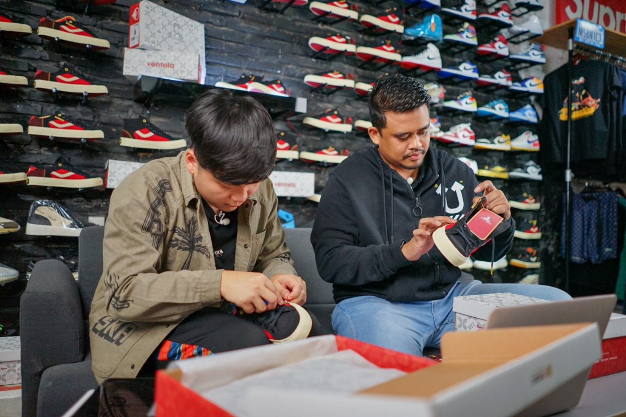 Bobby Unboxing Sneaker Unik, Dirobek Malah Makin Keren