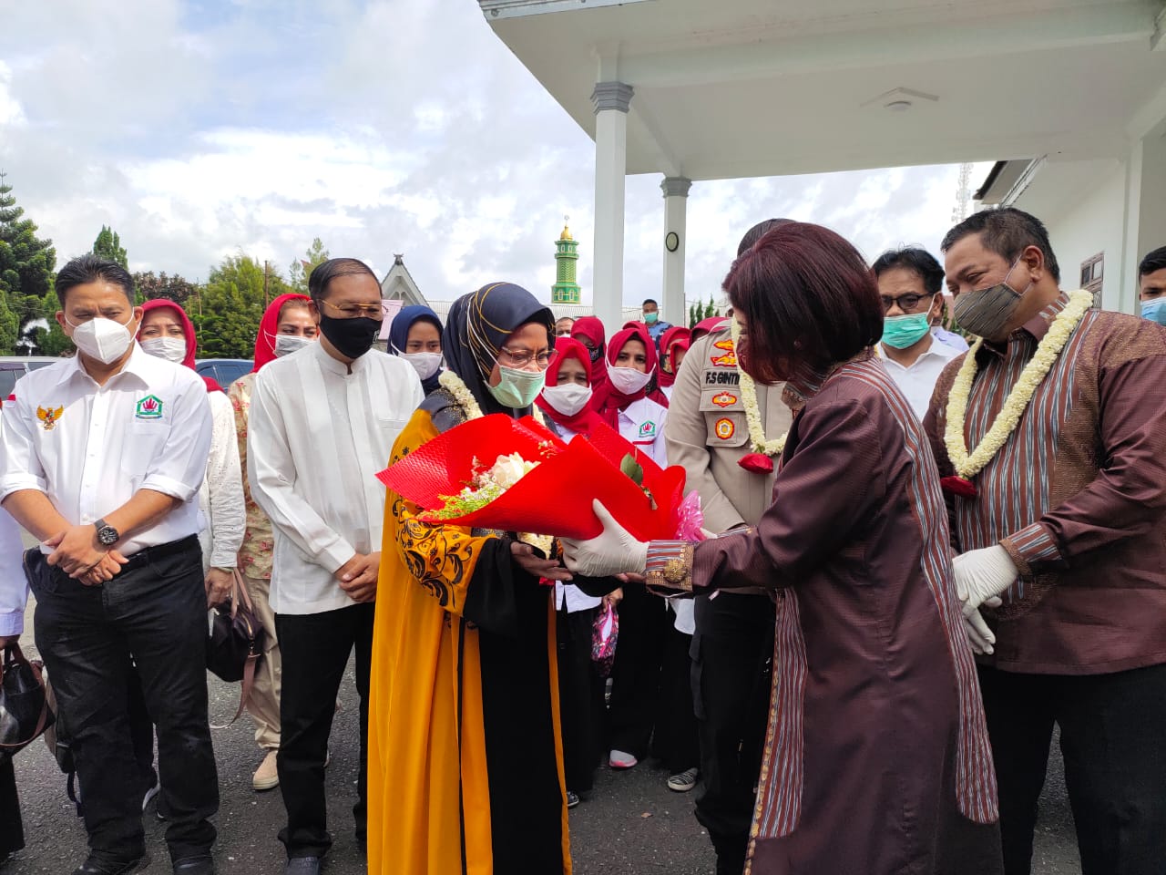 Bunda Indah dan Bupati Dairi Serukan Kebersamaan Persatuan Umat