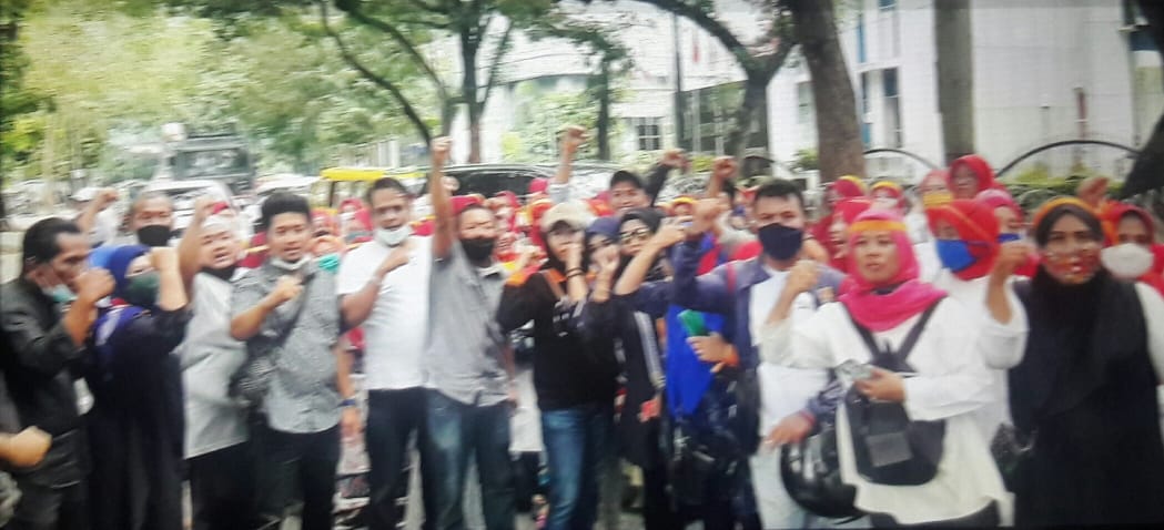 Bersama Ribuan Umat Muslim, Srikandi LSM PAKAR Aksi Damai di DPRD Sumut, Nur Asni : Menjaga Keutuhan NKRI Masyarakat Harus Peka