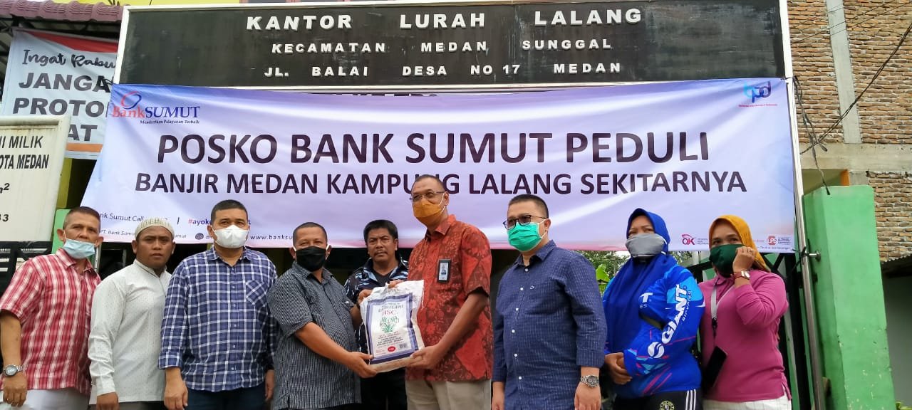 Peduli Korban Banjir Medan Sekitarnya, BANK SUMUT BERI BANTUAN SEMBAKO DAN MAKANAN KEPADA WARGA