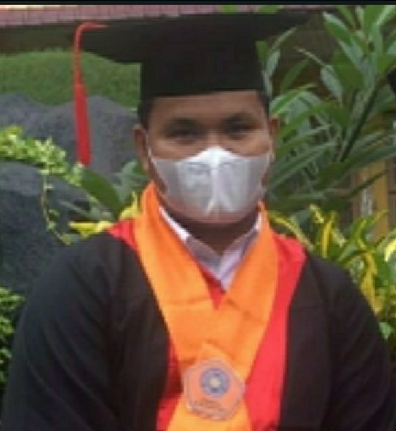 Klop, Pengusaha Kuliner Reza Raih Gelar Sarjana