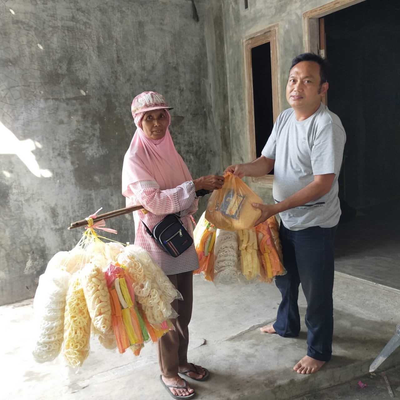 Bansos Tahap VII untuk Pedagang Asongan Disalurkan Bakopam Sumut