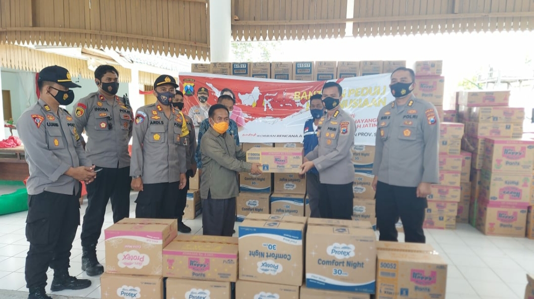 Bupati Majene Terima Bantuan dari Polda Jatim