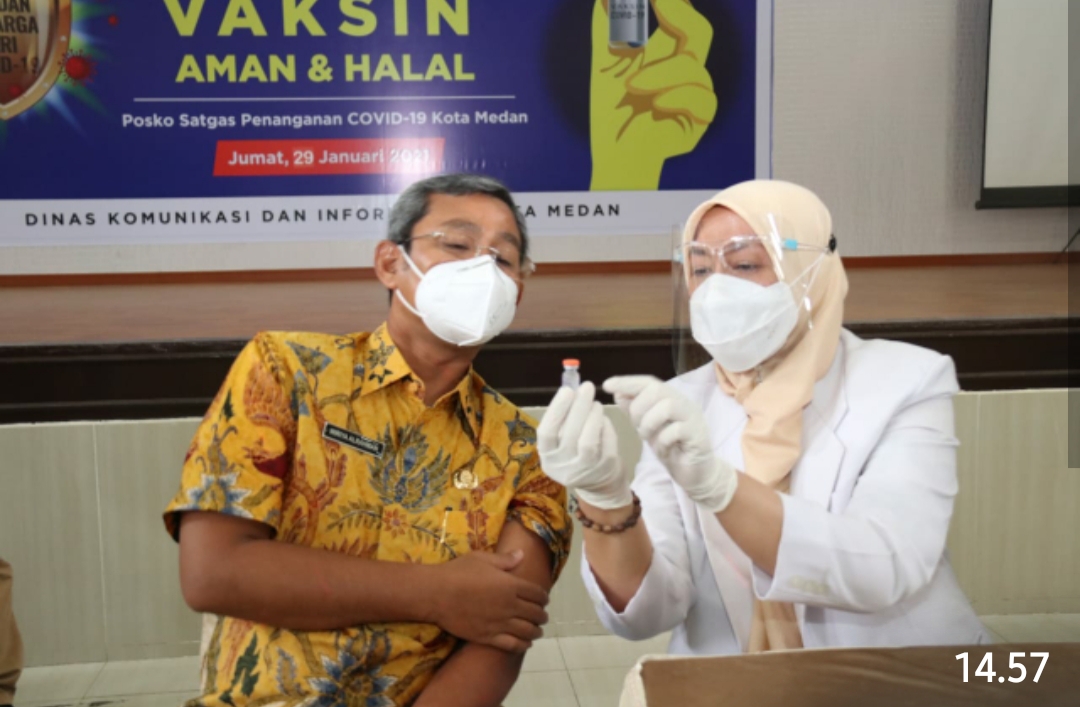 Sekda Kota Medan Terima Suntik Vaksin Covid 19