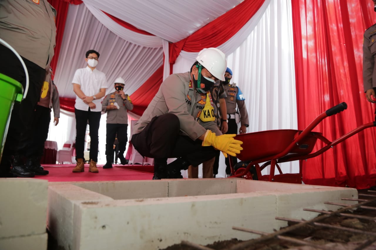 Kapolda Jatim Peletakan Batu Dimulai Pembangunan Lapangan Tenis 