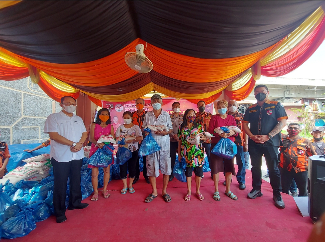 Jelang Imlek, MPW PP Sumut Bagi 500 Sembako Warga Kurang Mampu