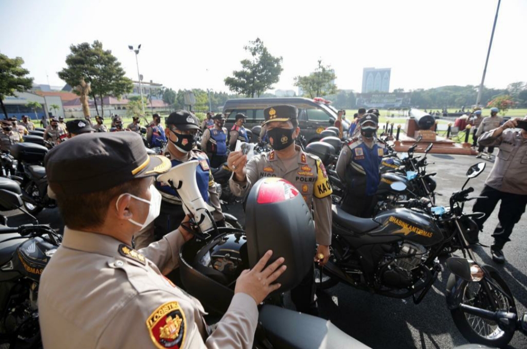 Tingkatkan Kinerja Bhabinkantinmas, Kapolda Jatim Bagikan 250 Sepeda Motor Dinas dan 2 Unit Ambulance 