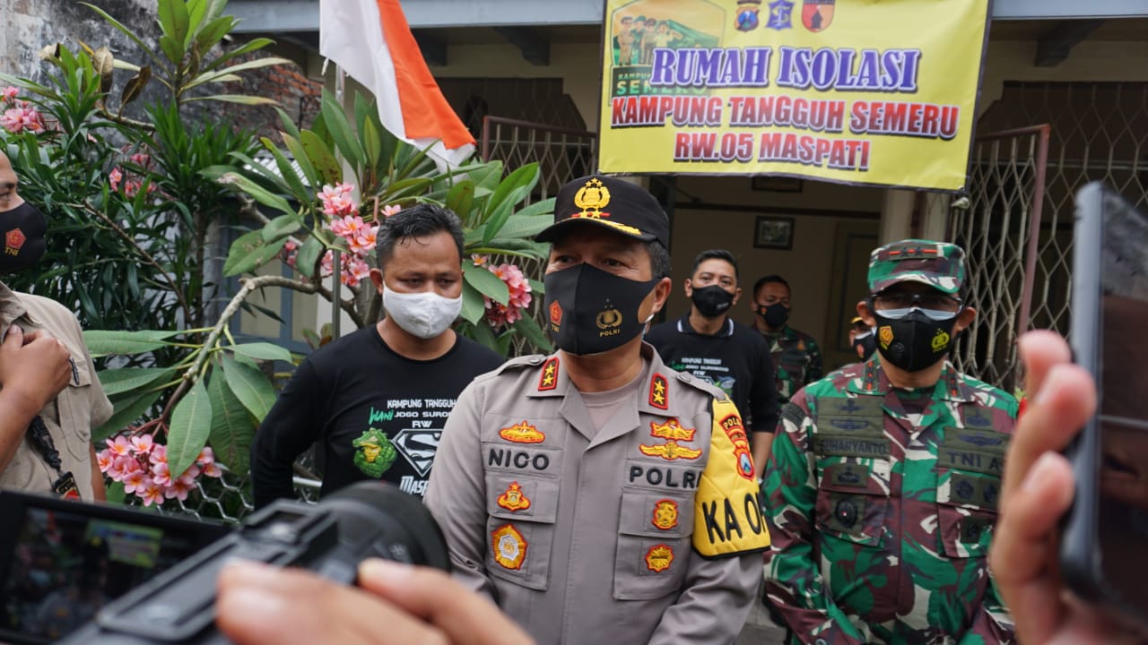 Pangdam V / Brawijaya dan Kapolda Jatim Beri Motivasi Warga Perangi Covid-19