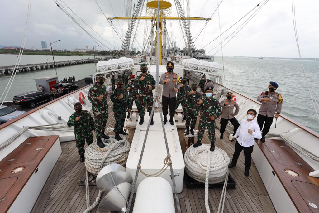 Kuatkan Sinergitas, Kapolda Jatim Jalin Silaturahmi Dengan Pangkoarmada II